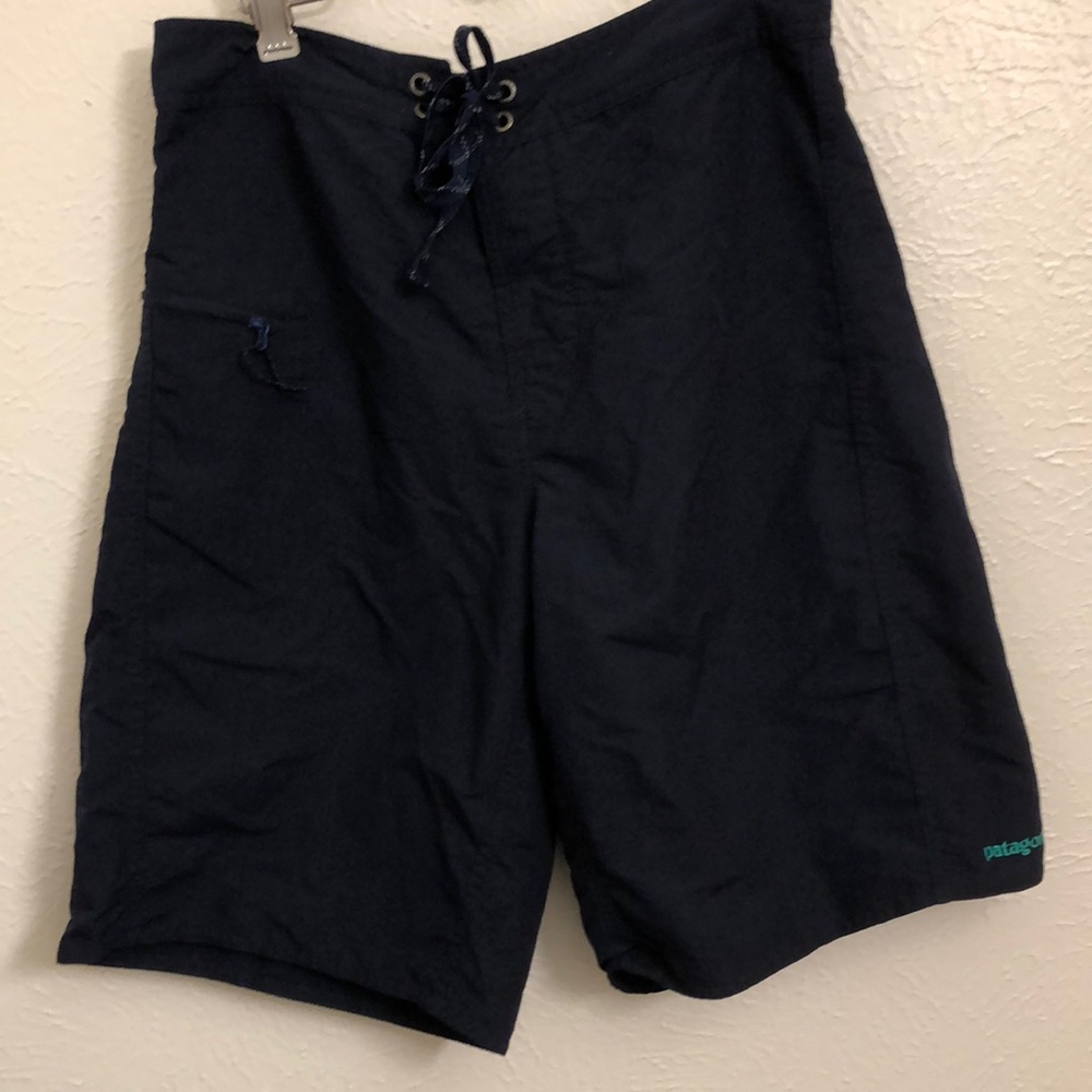 Patagonia men’s size 30 board shorts navy